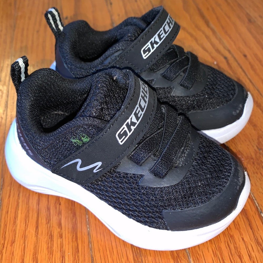 Skechers Black Velcro Sneakers - Baby / Toddler Size 5